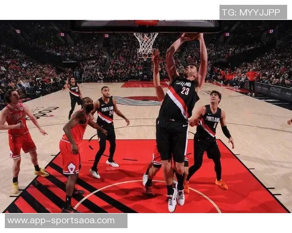 开拓者客场逆转勇士霸气抢下篮板球展现强大实力 开拓者客场逆转勇士霸气抢下篮板球展现强大实力